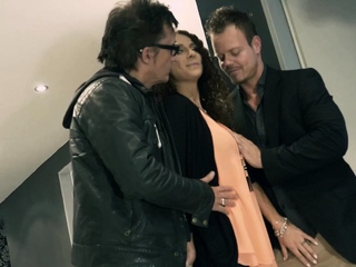 2 Man decide up german bitch on road for anal threesome mmf