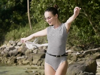 Skinny czech babe Elilith Noir having fun with the summer season outside