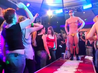 A lot of oral-stimulation stimulation from blondes