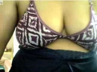 Delhi bhabhi playing with herself