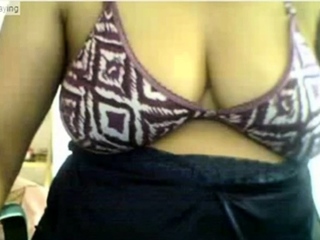 Delhi bhabhi playing with herself