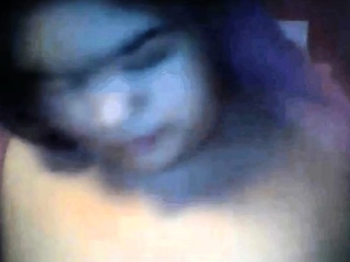 Arab slut sucks her tits