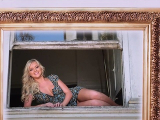 Joyful blondie presents a hot striptease