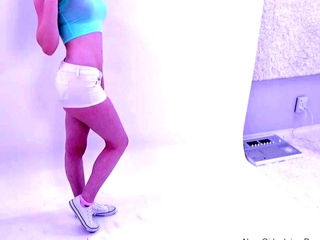 Perky titted teen gal rims sucks balls in studio