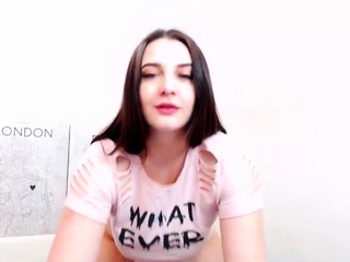 Amateur webcam babe displaying her sexual goods