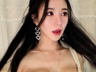 Huge boob brunette masturbates on webcam