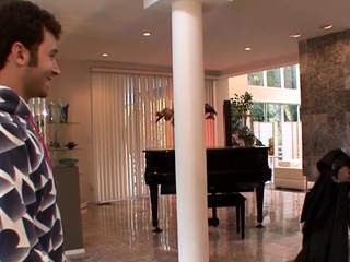 Dominating cougar pussyeaten just before sex