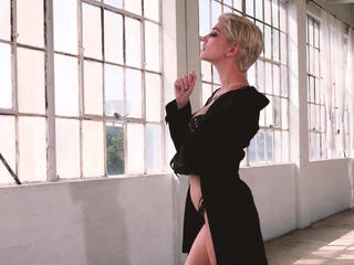 Large all-natural tits curvy MILF Skye Blue