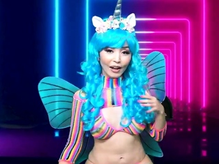 Camsoda Japanese babe toying