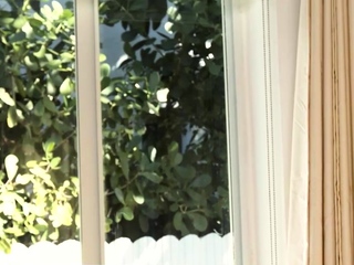 Controller-in search of gamer gets pre-tourney MILF creampie