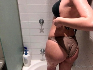 Teen goth brunette bara jerks and sucks cock