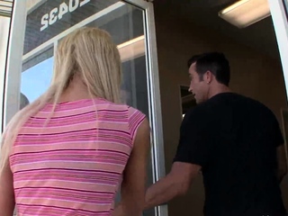 Victoria White 69s With A Guy She Just Met