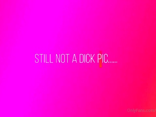 Close up amateur beauty makes use of her toy to masturbates