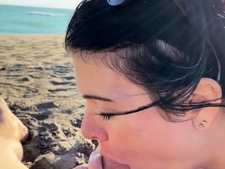 Great brunette babe enjoys a difficult POV fuck