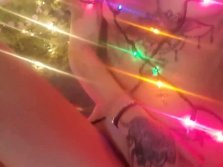 Amateur hot teen brunette tends to make her tongue dance