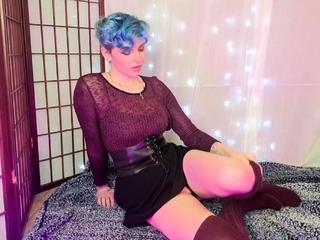 Amateur Foot Fetish Girlfriend Sucks and provides a Footjob