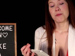 Blonde amateur provides webcam show with toys