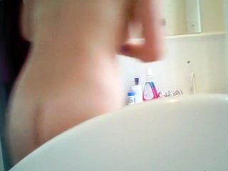 Peeping at my blonde mom’s attractive ass