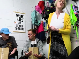 Stepmom Dee Williams tends to make a deal with officer Mike Mancini