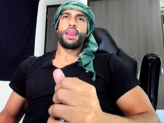 Straighty amateur bear turns gay