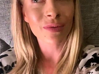 Amateur blonde teen solo dildo