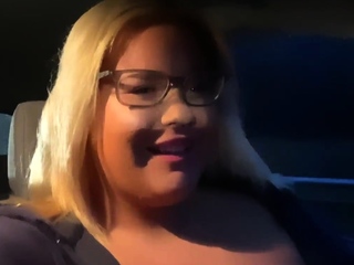 Amateur hottie fucked outside in public