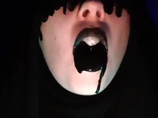 Amateur wild chick solo masturbation