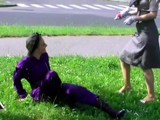 Attractive slut offers steamy oral