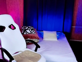 Amateur blonde girlfriend toyed and facialized