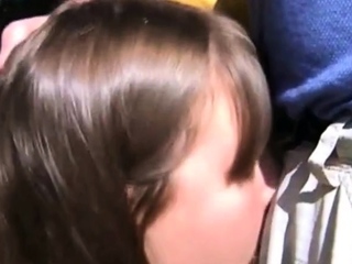 Ung mamma som suger mig offentligt