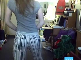 Young lady displaying physique on cam..