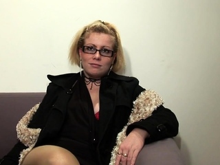 Amateur blonde do anal sex