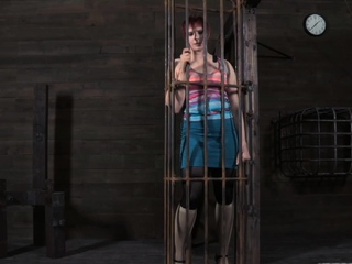 Dissolute girlfriend who likes to show her physique