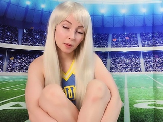 Classy blonde enjoys foot fetish