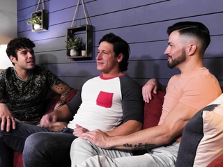 Hunk Dalton Riley fucked two wet hungry assholes