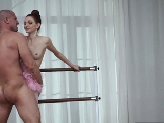 Petite Cutie Lina Joy Shows Off Her Attractive Physique