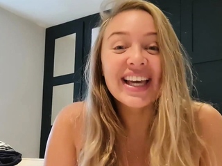 Dirtytalking babe humiliates tiny cocks