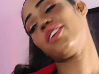 Attractive MOMMA – Step-Mommy Kendal Has a Present for Lily