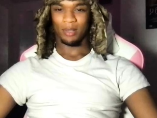 Bald gay hunk solo shower and jerking entertaining time on cam