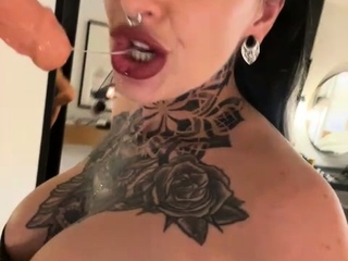 Huge boob brunette masturbates on webcam