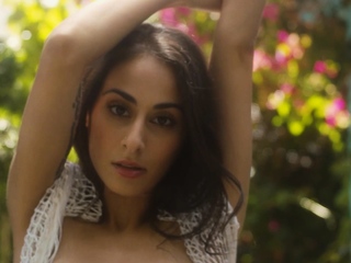 Attractive MILF exhibits her excellent physique