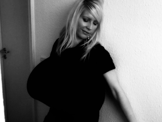 Superior Large Boobs Blonde Masturbates In The Bathe