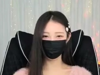 This huge novice cam lady has some very huge boobs