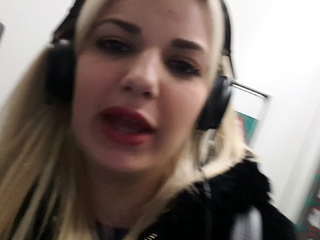 Bare Blonde Teen Lady Pussy Masturbation On Webcam