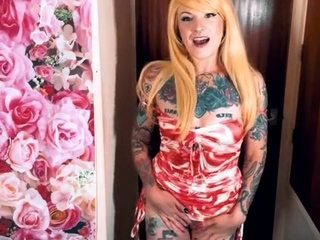 Savannah beautiful beginner blonde lady toying