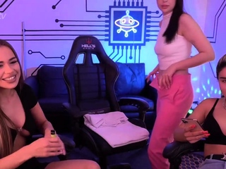 beginner cam babe destroys her ass