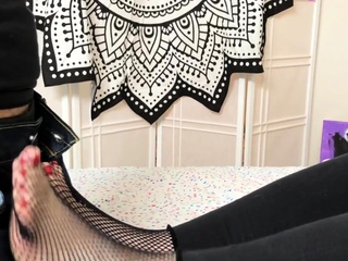 Foot fetish slut in pantyhose fucked