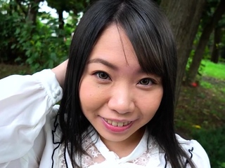 Kaede Morimoto is again in a beautiful swimsuit. For us, she