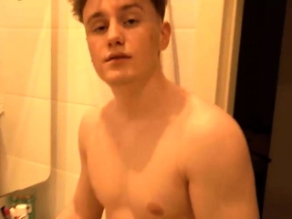 Courier Fucked the Woman within the Bathe