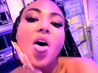 Love Chat Massive Boobs Brunette Masturbating For Cam